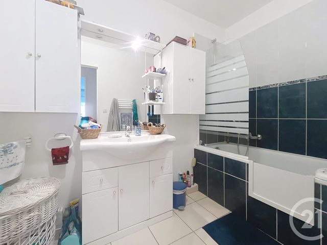 Appartement à vendre - 4 pièces - 87.97 m2 - ST RAPHAEL - 83 - PROVENCE-ALPES-COTE-D-AZUR - Century 21 Sud Habitat