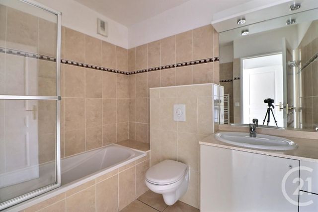 Appartement F3 à vendre - 3 pièces - 78.28 m2 - ST RAPHAEL - 83 - PROVENCE-ALPES-COTE-D-AZUR - Century 21 Sud Habitat