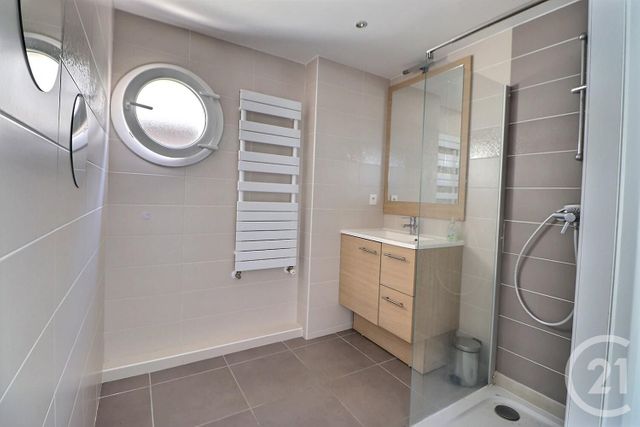 Appartement T2 à vendre - 2 pièces - 40.0 m2 - FREJUS - 83 - PROVENCE-ALPES-COTE-D-AZUR - Century 21 Sud Habitat