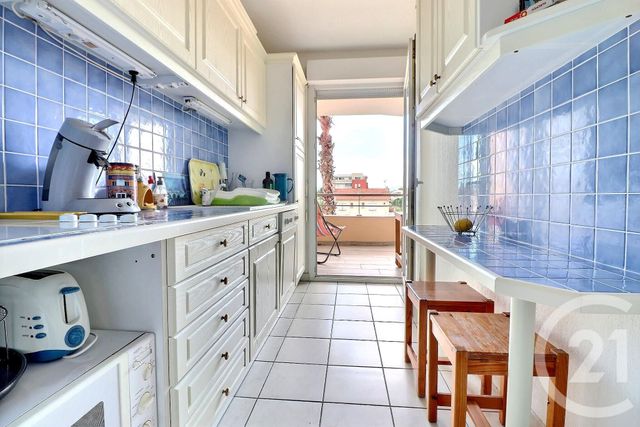 Afficher la photo en grand Appartement T2 à vendre - 2 pièces - 51.2 m2 - FREJUS - 83 - PROVENCE-ALPES-COTE-D-AZUR - Century 21 Sud Habitat