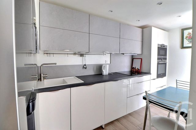 Afficher la photo en grand Appartement T3 à vendre - 3 pièces - 73.47 m2 - ST RAPHAEL - 83 - PROVENCE-ALPES-COTE-D-AZUR - Century 21 Sud Habitat