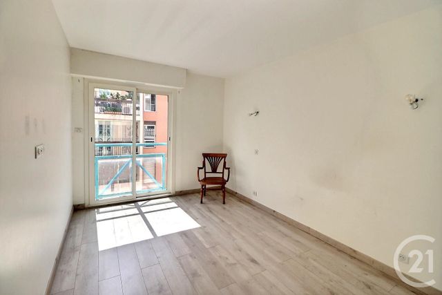 Afficher la photo en grand Appartement T3 à vendre - 3 pièces - 73.47 m2 - ST RAPHAEL - 83 - PROVENCE-ALPES-COTE-D-AZUR - Century 21 Sud Habitat