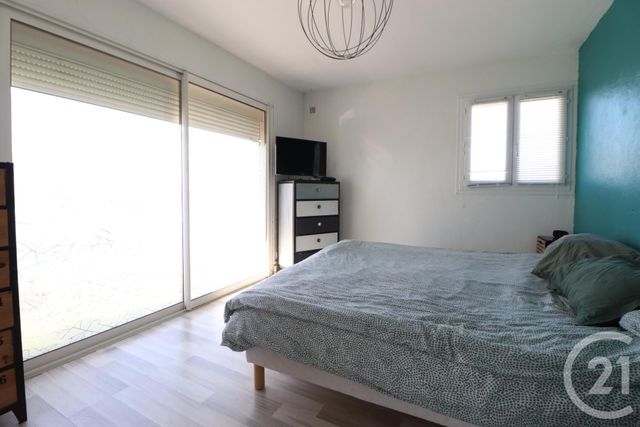 Afficher la photo en grand Appartement T4 à vendre - 4 pièces - 100.0 m2 - ST RAPHAEL - 83 - PROVENCE-ALPES-COTE-D-AZUR - Century 21 Sud Habitat