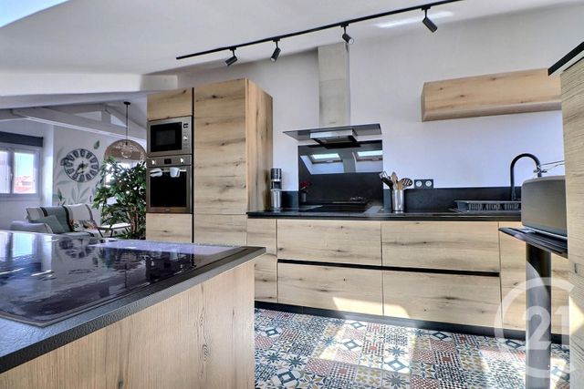 Afficher la photo en grand Appartement T4 à vendre - 4 pièces - 100.0 m2 - ST RAPHAEL - 83 - PROVENCE-ALPES-COTE-D-AZUR - Century 21 Sud Habitat