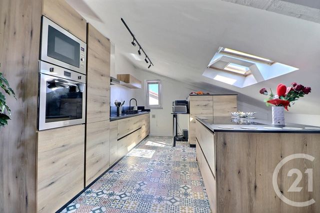 Afficher la photo en grand Appartement T4 à vendre - 4 pièces - 100.0 m2 - ST RAPHAEL - 83 - PROVENCE-ALPES-COTE-D-AZUR - Century 21 Sud Habitat