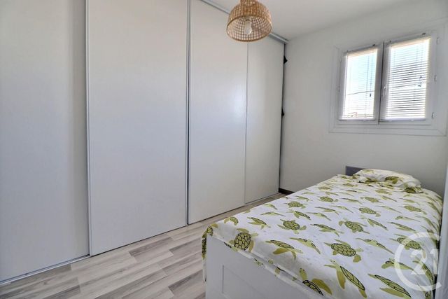 Afficher la photo en grand Appartement T4 à vendre - 4 pièces - 100.0 m2 - ST RAPHAEL - 83 - PROVENCE-ALPES-COTE-D-AZUR - Century 21 Sud Habitat