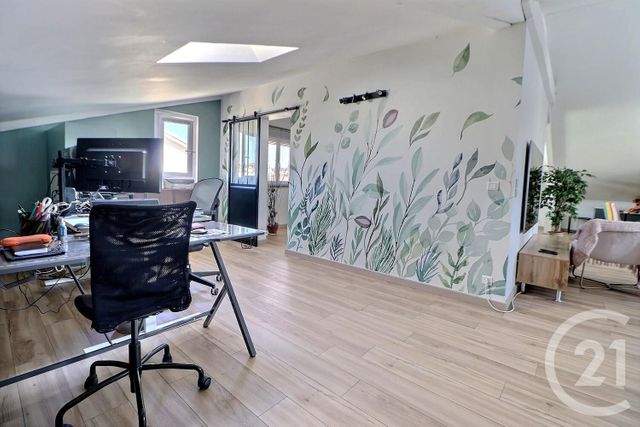 Afficher la photo en grand Appartement T4 à vendre - 4 pièces - 100.0 m2 - ST RAPHAEL - 83 - PROVENCE-ALPES-COTE-D-AZUR - Century 21 Sud Habitat