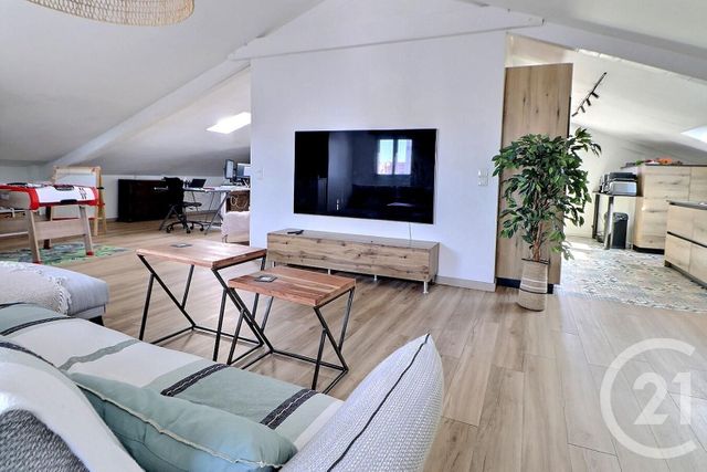 Afficher la photo en grand Appartement T4 à vendre - 4 pièces - 100.0 m2 - ST RAPHAEL - 83 - PROVENCE-ALPES-COTE-D-AZUR - Century 21 Sud Habitat