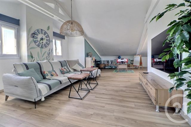Afficher la photo en grand Appartement T4 à vendre - 4 pièces - 100.0 m2 - ST RAPHAEL - 83 - PROVENCE-ALPES-COTE-D-AZUR - Century 21 Sud Habitat