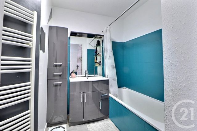 Appartement T2 à vendre - 2 pièces - 48.0 m2 - FREJUS - 83 - PROVENCE-ALPES-COTE-D-AZUR - Century 21 Sud Habitat