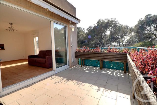 Afficher la photo en grand Appartement F3 à vendre - 3 pièces - 74.0 m2 - ST RAPHAEL - 83 - PROVENCE-ALPES-COTE-D-AZUR - Century 21 Sud Habitat