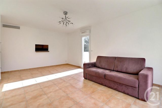 Afficher la photo en grand Appartement F3 à vendre - 3 pièces - 74.0 m2 - ST RAPHAEL - 83 - PROVENCE-ALPES-COTE-D-AZUR - Century 21 Sud Habitat