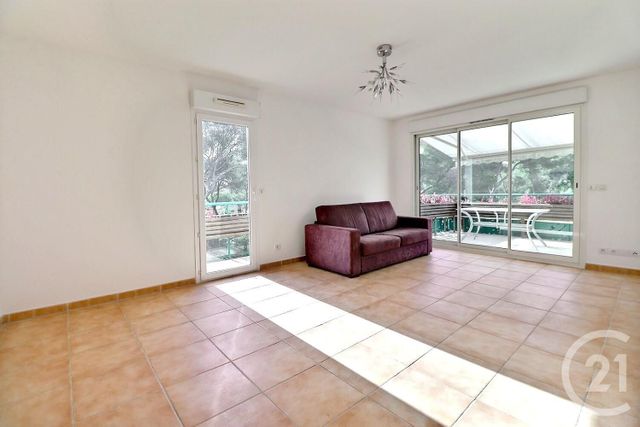 Afficher la photo en grand Appartement F3 à vendre - 3 pièces - 74.0 m2 - ST RAPHAEL - 83 - PROVENCE-ALPES-COTE-D-AZUR - Century 21 Sud Habitat