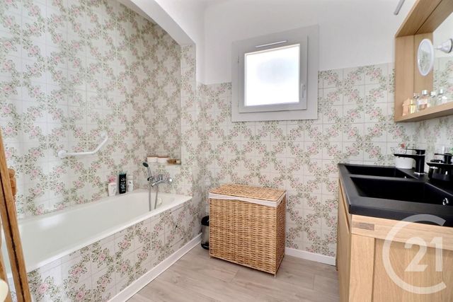 maison à vendre - 6 pièces - 163.0 m2 - ST RAPHAEL - 83 - PROVENCE-ALPES-COTE-D-AZUR - Century 21 Sud Habitat