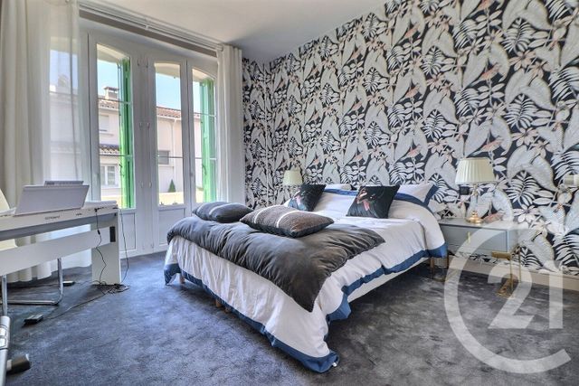 Afficher la photo en grand maison à vendre - 7 pièces - 244.0 m2 - ST RAPHAEL - 83 - PROVENCE-ALPES-COTE-D-AZUR - Century 21 Sud Habitat