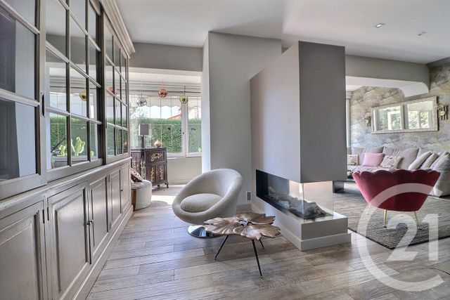 Afficher la photo en grand maison à vendre - 7 pièces - 244.0 m2 - ST RAPHAEL - 83 - PROVENCE-ALPES-COTE-D-AZUR - Century 21 Sud Habitat