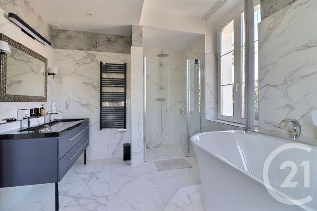 Afficher la photo en grand maison à vendre - 7 pièces - 244.0 m2 - ST RAPHAEL - 83 - PROVENCE-ALPES-COTE-D-AZUR - Century 21 Sud Habitat