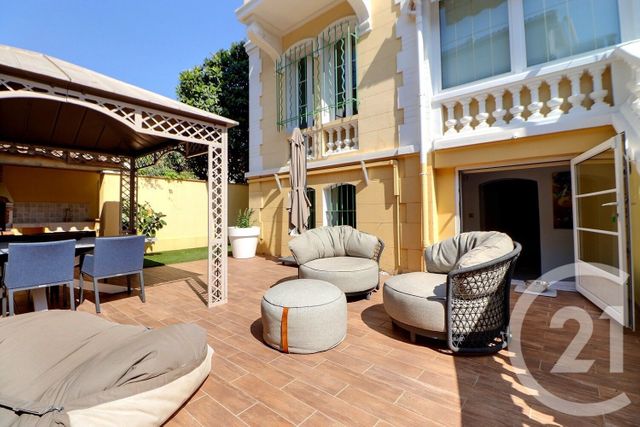 Afficher la photo en grand maison à vendre - 7 pièces - 244.0 m2 - ST RAPHAEL - 83 - PROVENCE-ALPES-COTE-D-AZUR - Century 21 Sud Habitat