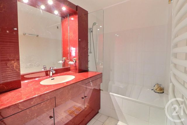 Afficher la photo en grand Appartement T4 à vendre - 4 pièces - 80.74 m2 - ST RAPHAEL - 83 - PROVENCE-ALPES-COTE-D-AZUR - Century 21 Sud Habitat