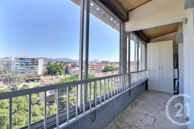 Afficher la photo en grand Appartement T4 à vendre - 4 pièces - 80.74 m2 - ST RAPHAEL - 83 - PROVENCE-ALPES-COTE-D-AZUR - Century 21 Sud Habitat