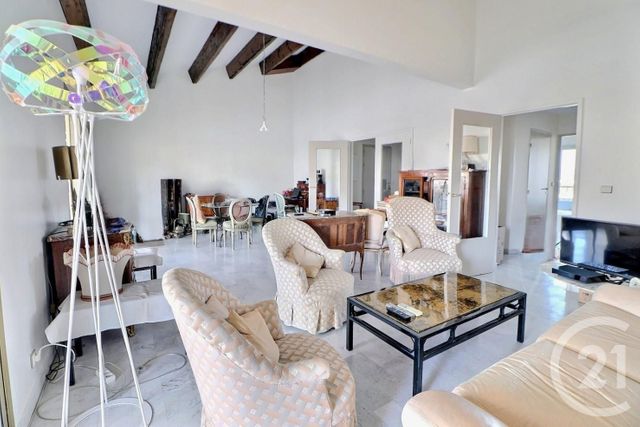 Afficher la photo en grand Appartement T4 à vendre - 4 pièces - 80.74 m2 - ST RAPHAEL - 83 - PROVENCE-ALPES-COTE-D-AZUR - Century 21 Sud Habitat
