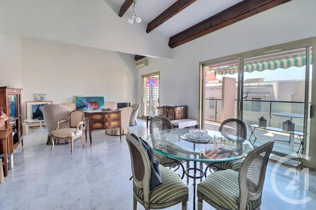 Afficher la photo en grand Appartement T4 à vendre - 4 pièces - 80.74 m2 - ST RAPHAEL - 83 - PROVENCE-ALPES-COTE-D-AZUR - Century 21 Sud Habitat