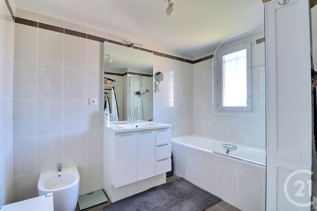 Appartement T4 à vendre - 4 pièces - 91.82 m2 - FREJUS - 83 - PROVENCE-ALPES-COTE-D-AZUR - Century 21 Sud Habitat