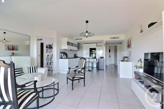 Appartement T4 à vendre - 4 pièces - 91.82 m2 - FREJUS - 83 - PROVENCE-ALPES-COTE-D-AZUR - Century 21 Sud Habitat