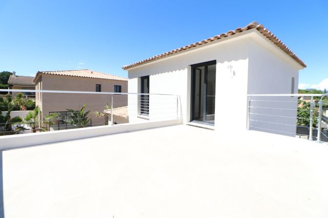 maison à vendre - 4 pièces - 103.0 m2 - ROQUEBRUNE SUR ARGENS - 83 - PROVENCE-ALPES-COTE-D-AZUR - Century 21 Sud Habitat