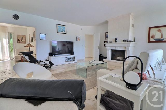 maison à vendre - 6 pièces - 182.0 m2 - BAGNOLS EN FORET - 83 - PROVENCE-ALPES-COTE-D-AZUR - Century 21 Sud Habitat