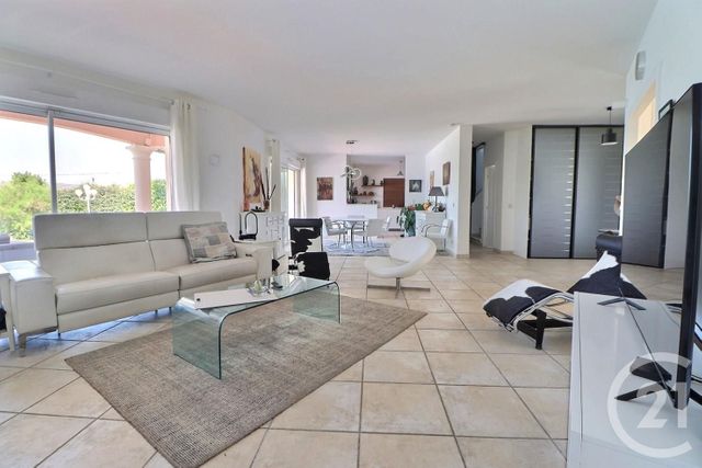 maison à vendre - 6 pièces - 182.0 m2 - BAGNOLS EN FORET - 83 - PROVENCE-ALPES-COTE-D-AZUR - Century 21 Sud Habitat