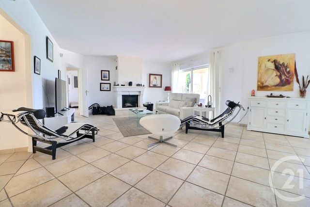 maison à vendre - 6 pièces - 182.0 m2 - BAGNOLS EN FORET - 83 - PROVENCE-ALPES-COTE-D-AZUR - Century 21 Sud Habitat