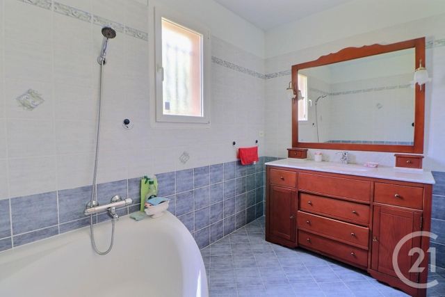 maison à vendre - 4 pièces - 130.55 m2 - BAGNOLS EN FORET - 83 - PROVENCE-ALPES-COTE-D-AZUR - Century 21 Sud Habitat