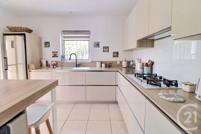 maison à vendre - 6 pièces - 206.0 m2 - BAGNOLS EN FORET - 83 - PROVENCE-ALPES-COTE-D-AZUR - Century 21 Sud Habitat