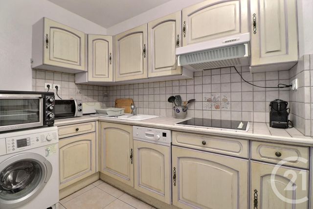 Appartement F3 à vendre - 3 pièces - 72.37 m2 - ST RAPHAEL - 83 - PROVENCE-ALPES-COTE-D-AZUR - Century 21 Sud Habitat