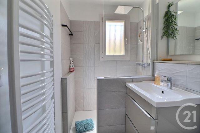 Appartement à vendre - 2 pièces - 35.0 m2 - FREJUS - 83 - PROVENCE-ALPES-COTE-D-AZUR - Century 21 Sud Habitat