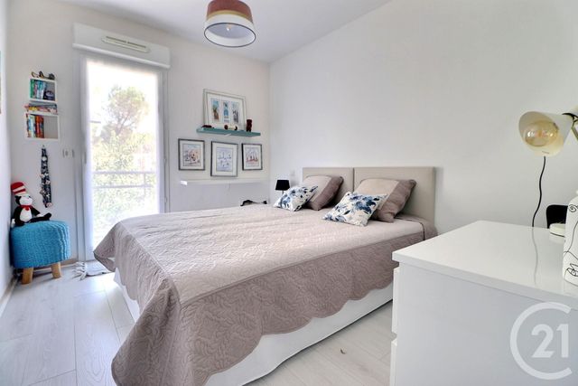 Afficher la photo en grand Appartement T3 à vendre - 3 pièces - 75.0 m2 - ST RAPHAEL - 83 - PROVENCE-ALPES-COTE-D-AZUR - Century 21 Sud Habitat