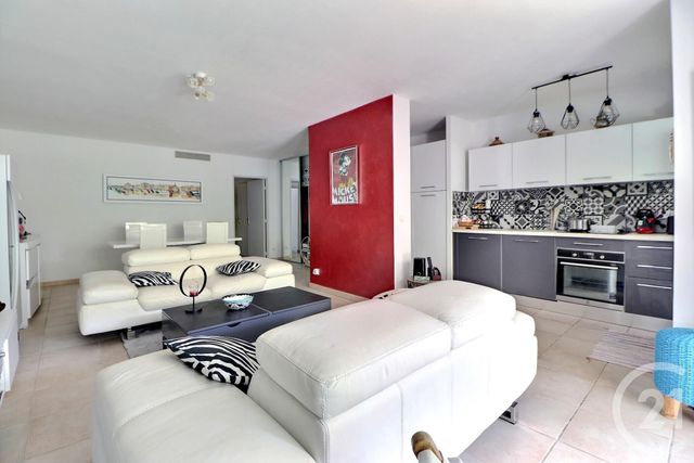 Afficher la photo en grand Appartement T3 à vendre - 3 pièces - 75.0 m2 - ST RAPHAEL - 83 - PROVENCE-ALPES-COTE-D-AZUR - Century 21 Sud Habitat