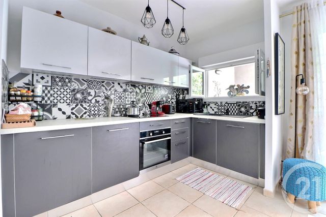 Afficher la photo en grand Appartement T3 à vendre - 3 pièces - 75.0 m2 - ST RAPHAEL - 83 - PROVENCE-ALPES-COTE-D-AZUR - Century 21 Sud Habitat