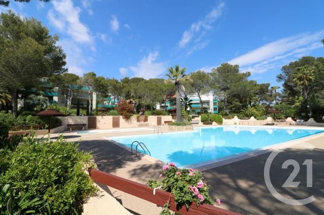 Afficher la photo en grand Appartement T3 à vendre - 3 pièces - 75.0 m2 - ST RAPHAEL - 83 - PROVENCE-ALPES-COTE-D-AZUR - Century 21 Sud Habitat
