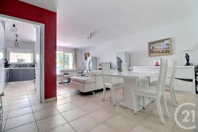Afficher la photo en grand Appartement T3 à vendre - 3 pièces - 75.0 m2 - ST RAPHAEL - 83 - PROVENCE-ALPES-COTE-D-AZUR - Century 21 Sud Habitat