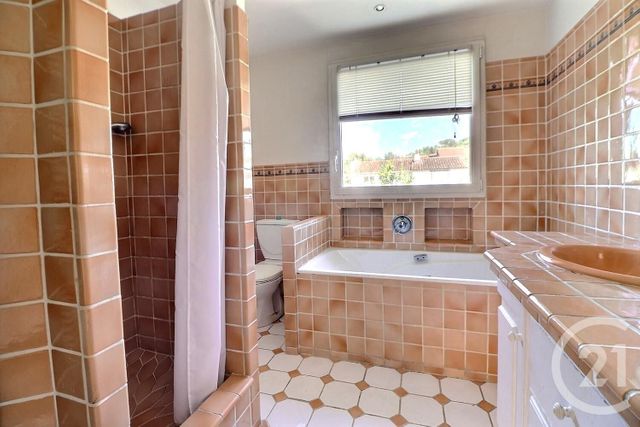 Afficher la photo en grand maison à vendre - 4 pièces - 87.0 m2 - ST RAPHAEL - 83 - PROVENCE-ALPES-COTE-D-AZUR - Century 21 Sud Habitat