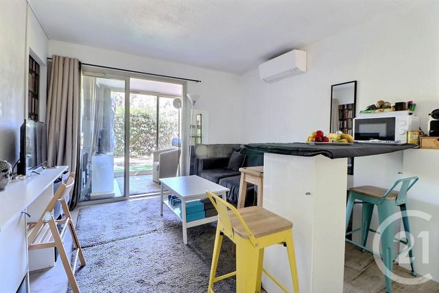 Appartement F2 à vendre - 2 pièces - 27.0 m2 - FREJUS - 83 - PROVENCE-ALPES-COTE-D-AZUR - Century 21 Sud Habitat