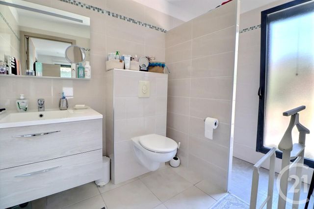 Appartement à vendre - 4 pièces - 110.0 m2 - ST RAPHAEL - 83 - PROVENCE-ALPES-COTE-D-AZUR - Century 21 Sud Habitat