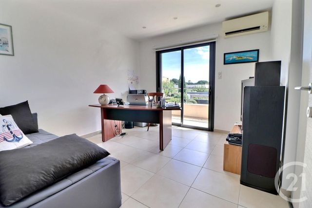 Appartement à vendre - 4 pièces - 110.0 m2 - ST RAPHAEL - 83 - PROVENCE-ALPES-COTE-D-AZUR - Century 21 Sud Habitat