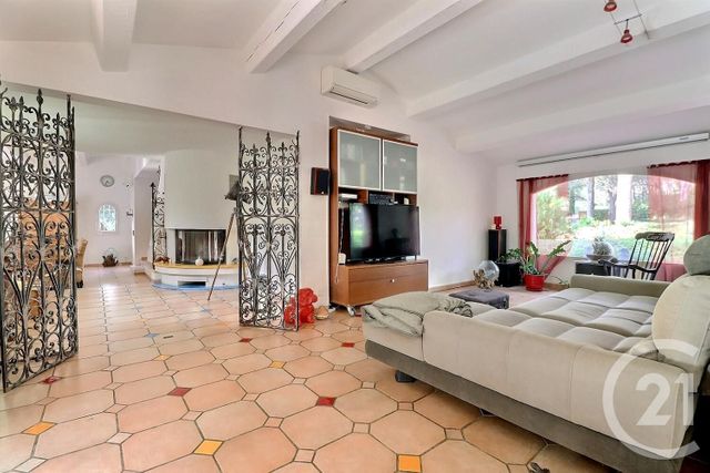 Afficher la photo en grand maison à vendre - 8 pièces - 210.0 m2 - PUGET SUR ARGENS - 83 - PROVENCE-ALPES-COTE-D-AZUR - Century 21 Sud Habitat