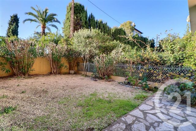 Afficher la photo en grand Appartement à vendre - 2 pièces - 37.28 m2 - ST RAPHAEL - 83 - PROVENCE-ALPES-COTE-D-AZUR - Century 21 Sud Habitat