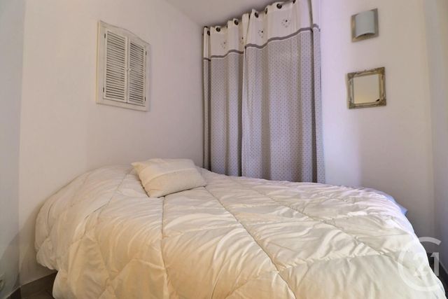 Afficher la photo en grand Appartement à vendre - 2 pièces - 37.28 m2 - ST RAPHAEL - 83 - PROVENCE-ALPES-COTE-D-AZUR - Century 21 Sud Habitat