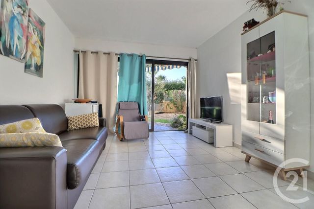 Afficher la photo en grand Appartement à vendre - 2 pièces - 37.28 m2 - ST RAPHAEL - 83 - PROVENCE-ALPES-COTE-D-AZUR - Century 21 Sud Habitat