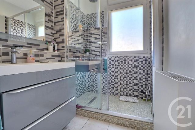 Appartement F3 à vendre - 3 pièces - 78.46 m2 - ST RAPHAEL - 83 - PROVENCE-ALPES-COTE-D-AZUR - Century 21 Sud Habitat